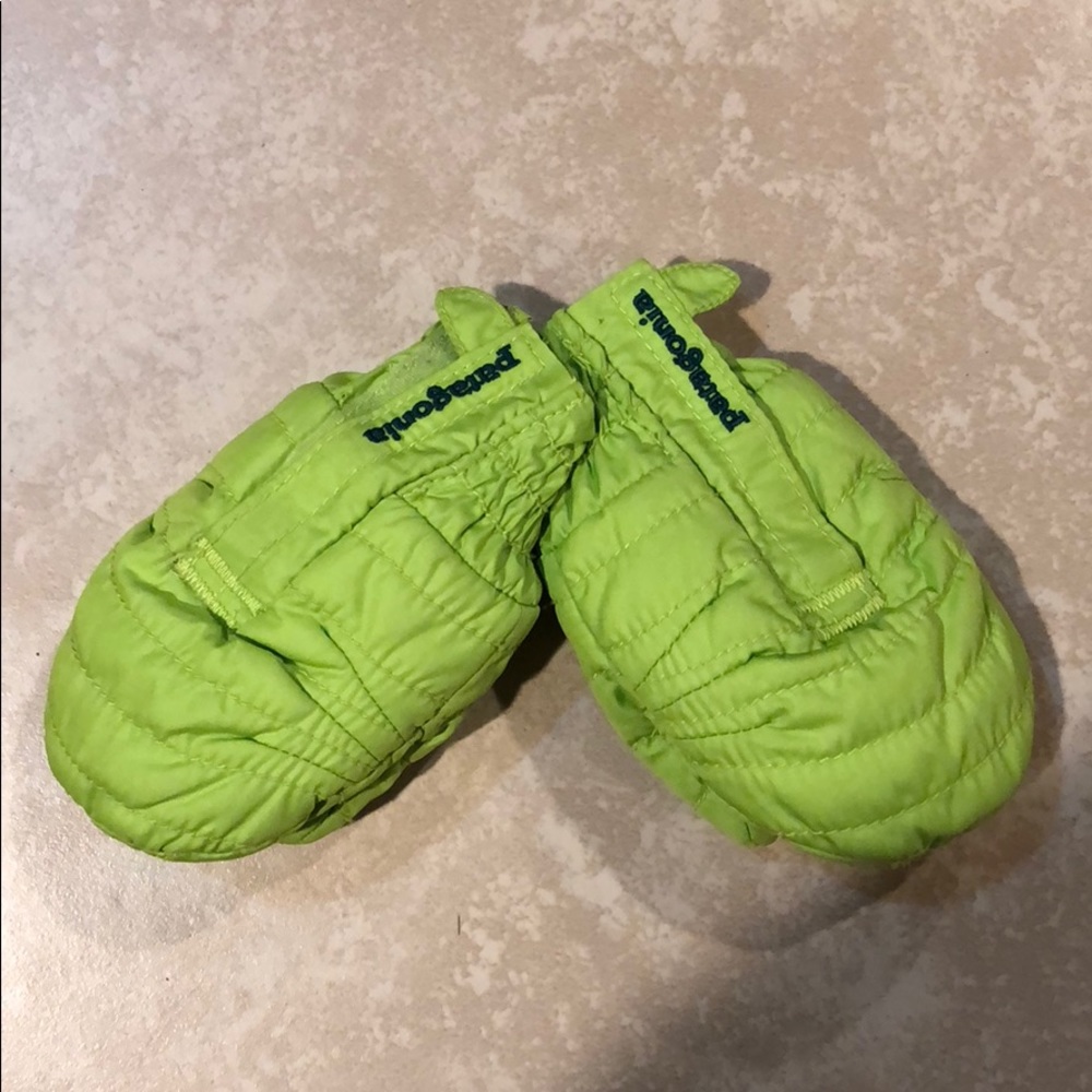Patagonia toddler Mittens Size 6-12 months